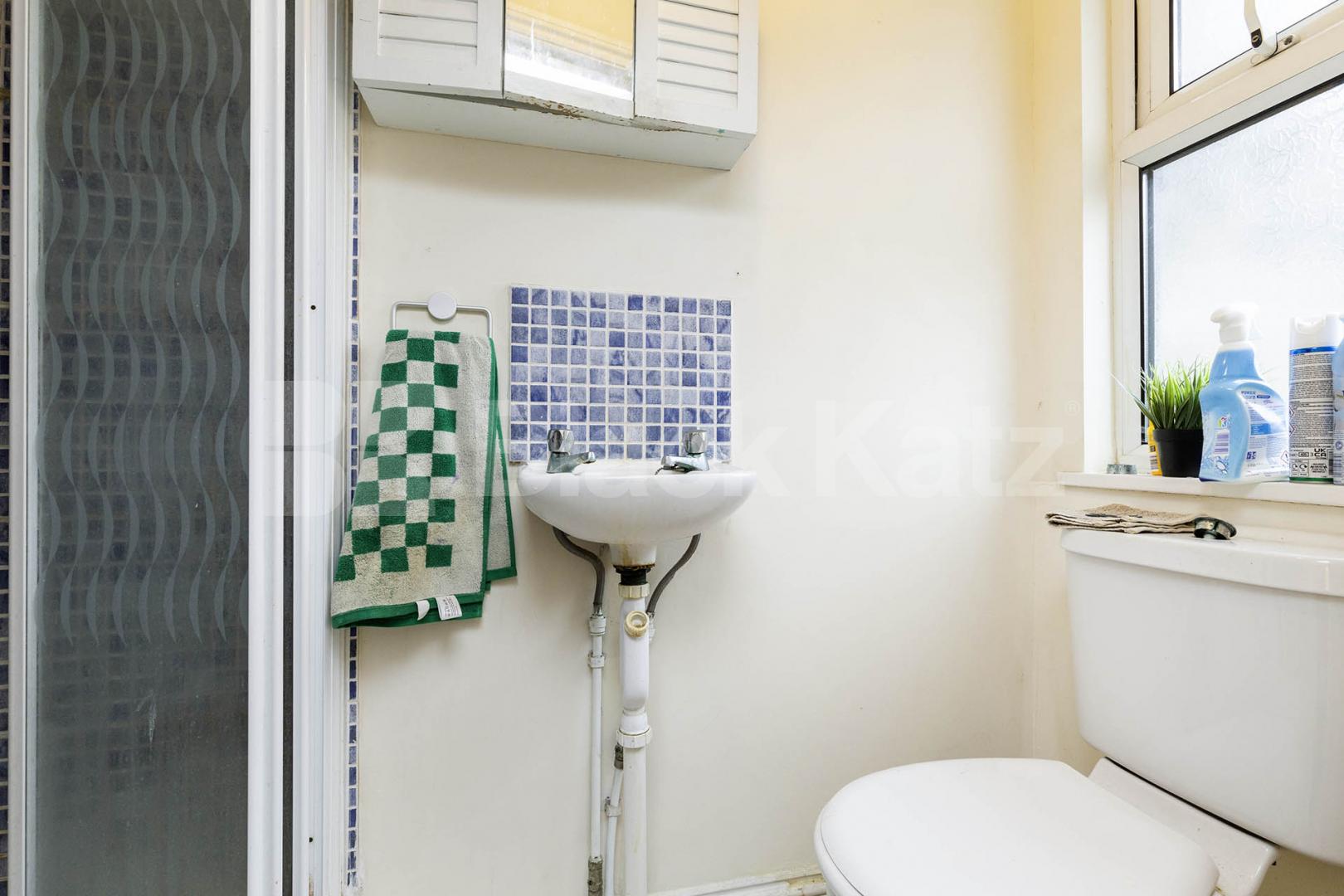 4 bedroom house located a short walk to Stoke Newington Station  Listria Park, Stoke Newington